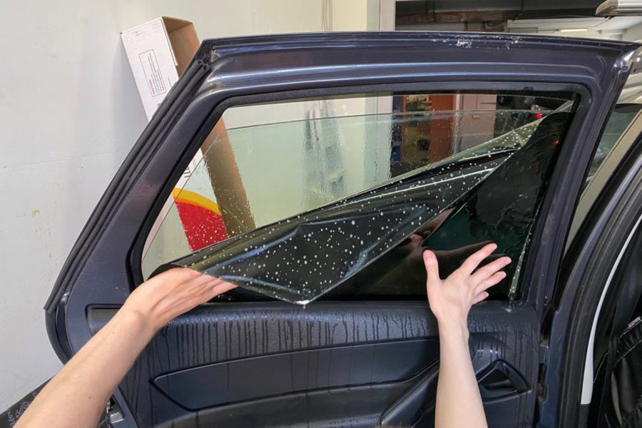 В Беларуси смягчили правила тонировки стекол в авто, но запретили всесезонные шины зимой