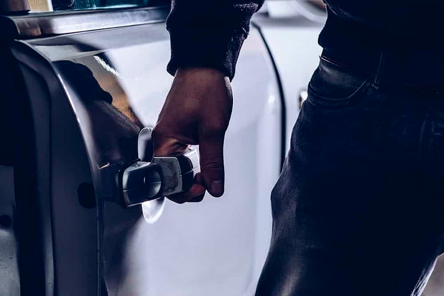 Парень из Кобрина за вечер угнал два автомобиля и совершил ДТП