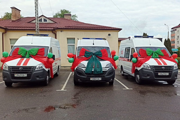 Кобринская ЦРБ получила от компании «Полесье» три новых автомобиля скорой помощи