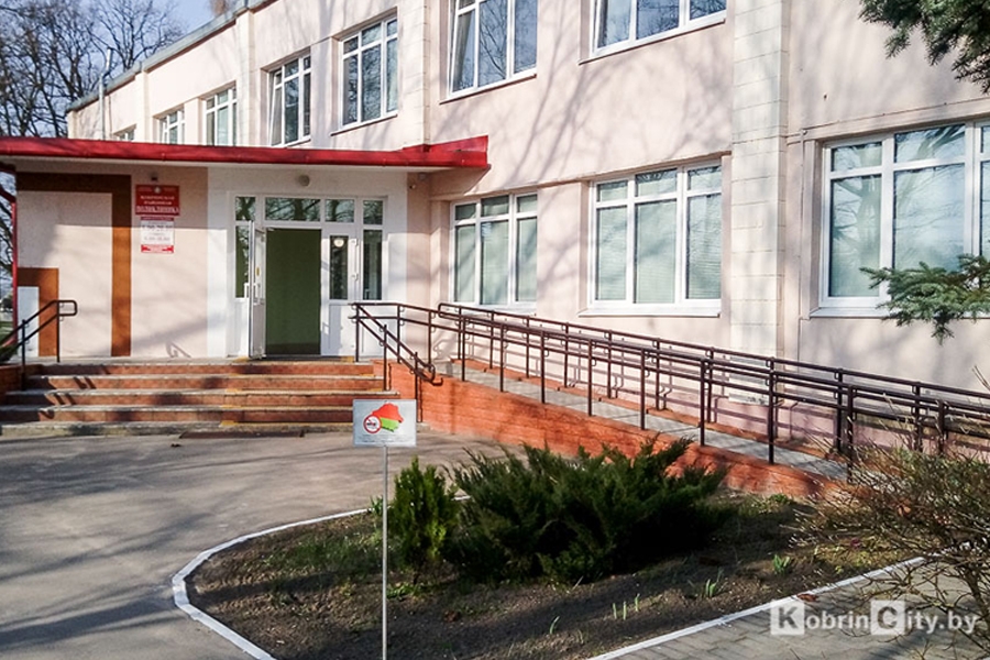 В Кобринской поликлинике начали записывать на прививку от COVID-19 всех желающих от 18 до 60 лет