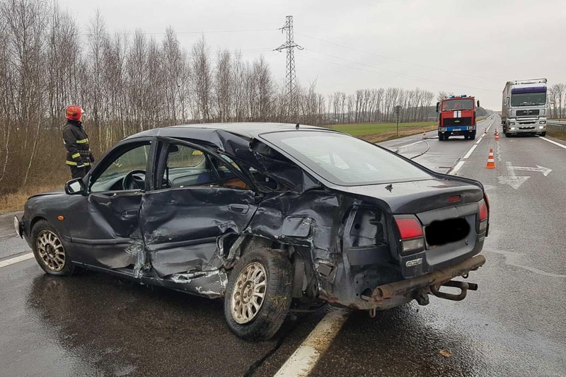 В ГАИ рассказали об обстоятельствах сложного ДТП на трассе М1 под Кобрином