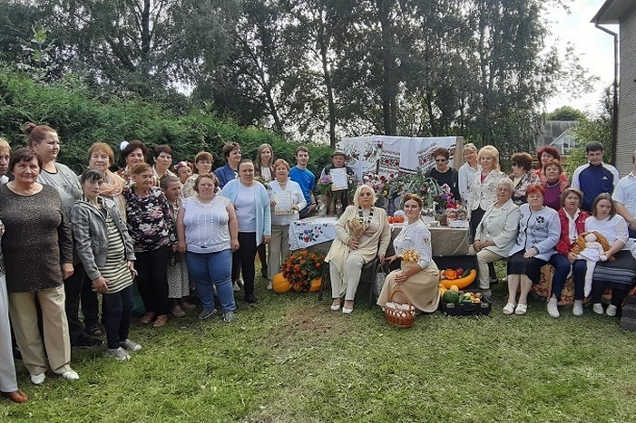Праздник урожая в Кобринском ТЦСОН: выставка поделок, дегустация блюд и букетов из даров осени, концерт и эстафета