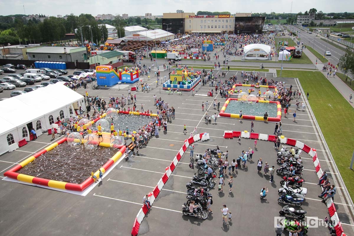 Лето и каникулы в Кобрине начались с Праздника игры и игрушек «Полесье 2019»
