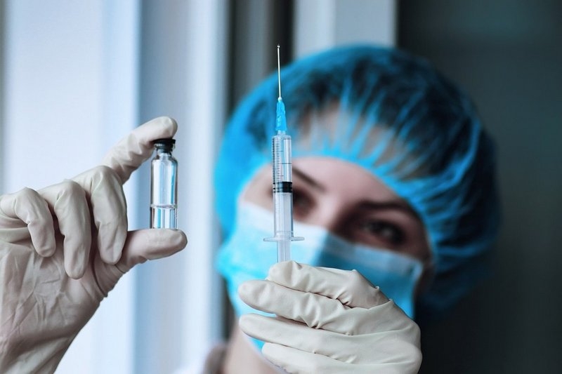 Иммунитет от российской вакцины против COVID-19 будет сохраняться два года и более - ученый