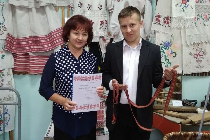 Ученики школ Кобринского района, победившие в патриотических конкурсах, получили награды и путёвки на областной турнир