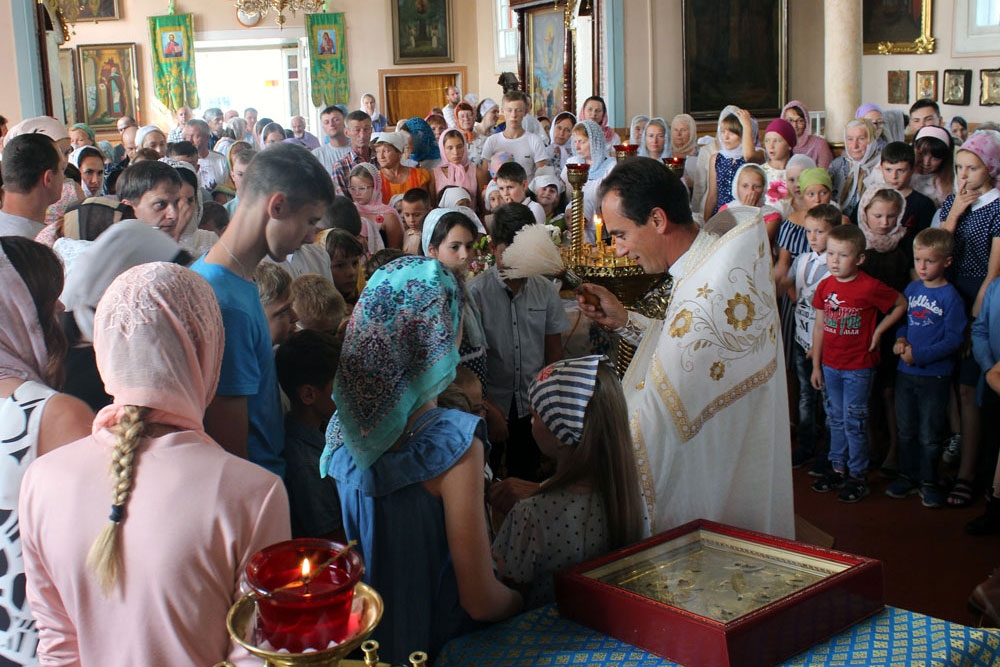 1 сентября в Петро-Павловском храме Кобрина благословили учащихся и начали учебный год