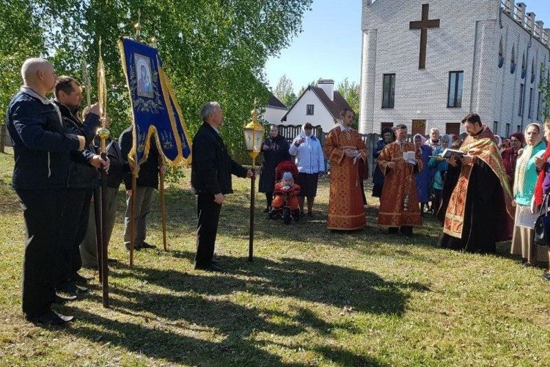 9 мая в Кобрине служили панихиду на месте расстрела 4250 мирных жителей в 1942 году