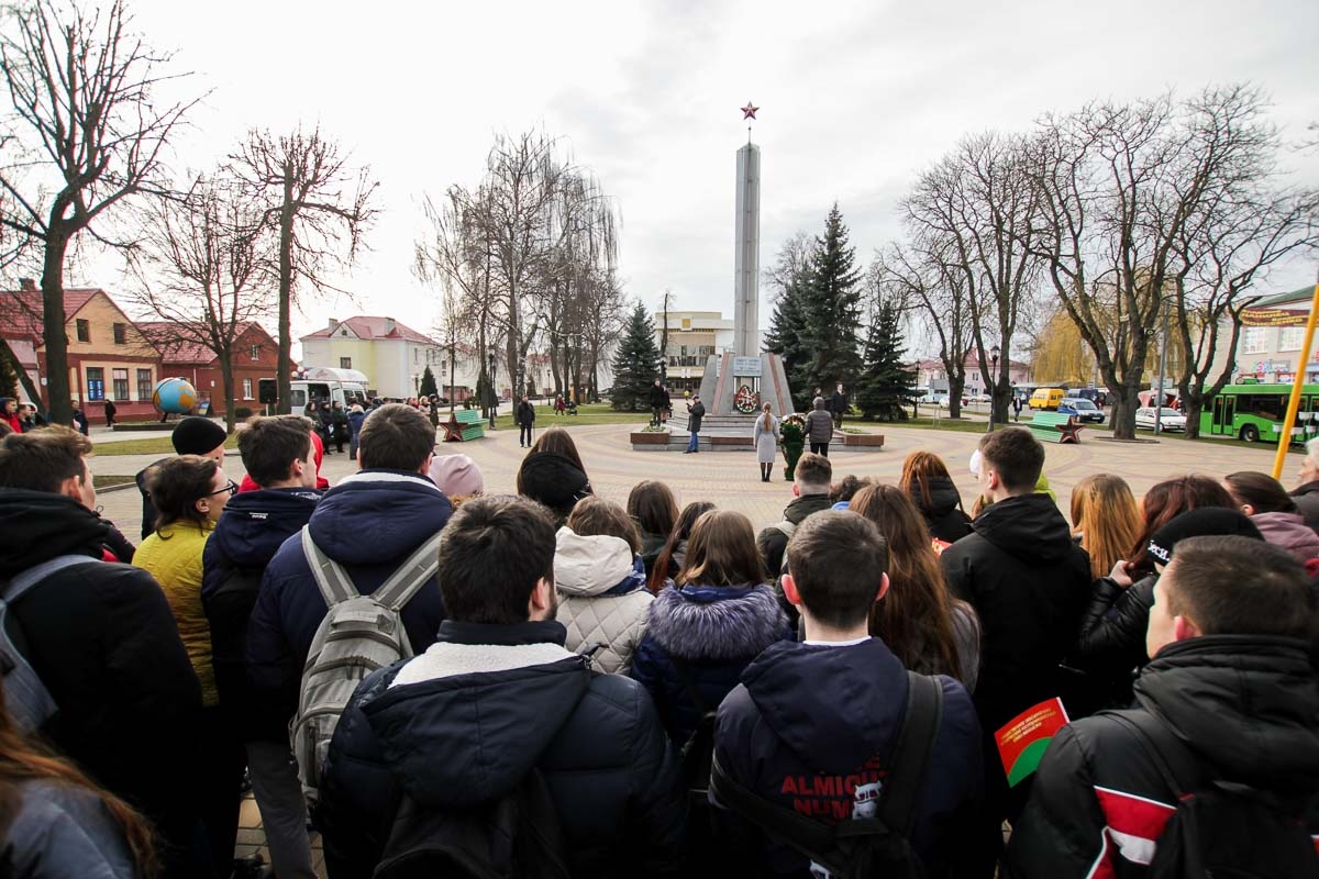 В Кобрине в сквере имени Арсения Морозова 21 февраля состоялся митинг «Отечество. Честь. Долг.»
