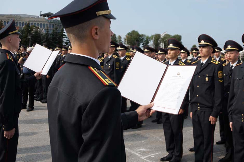Для тех, кто хочет связать свою судьбу со службой закону. Профессия следователя – достойный и надежный выбор