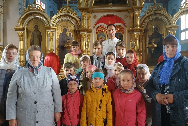 Пасхальный праздник для школьников из Залесья провели в храме святых апостолов Петра и Павла г.Кобрина