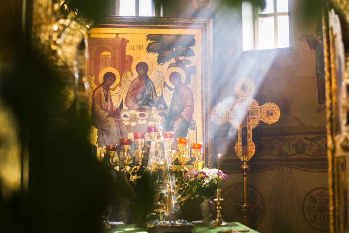 Православные отмечают День Святой Троицы: история и суть праздника