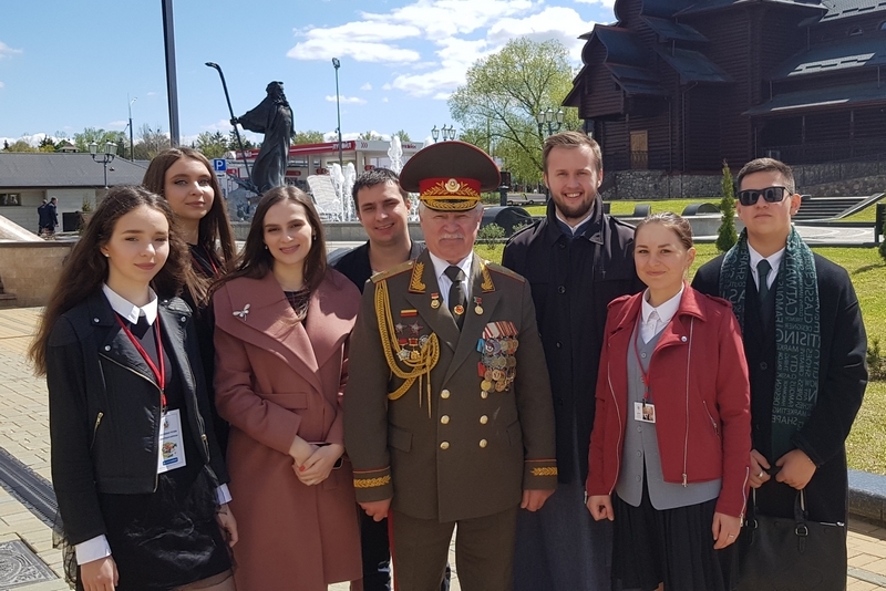 Молодёжное движение «Agios» во главе с Николаем Комарчуком провело акцию памяти – «СпасиБОГ за Победу»