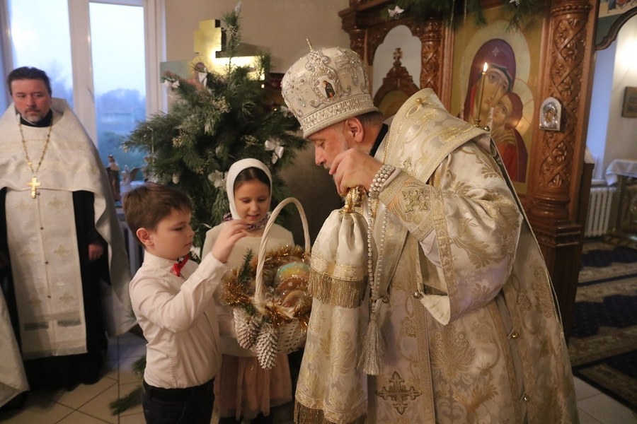 В Кобринском монастыре дети из Воскресной школы поздравляли архиепископа Иоанна с Рождеством Христовым