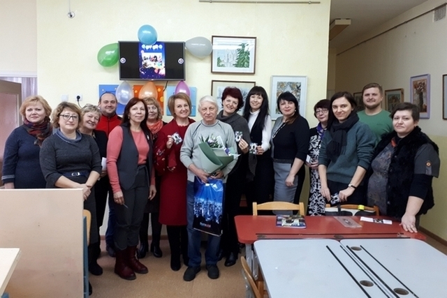 В Кобринском РЦДТ отпраздновали 70-летие художника и учителя Анатолия Зуброва