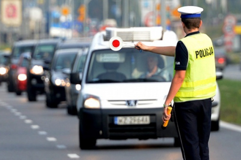 В Польше с 7 ноября изменились правила для водителей и полицейских. Что надо знать?