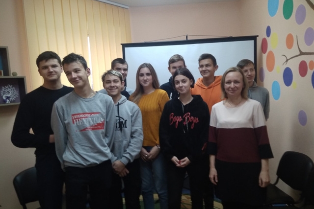 День борьбы со СПИДом. Учащиеся Кобринского государственного политехнического колледжа посетили центр «Ориентир»