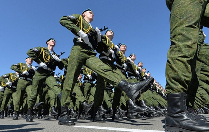 В армии на время развернули медпосты, ограничили увольнения и посещения
