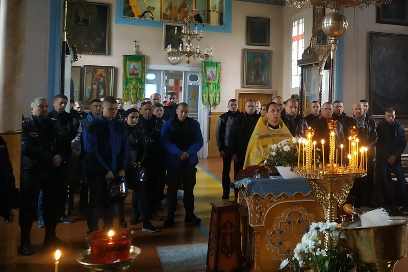 Благодарственным молебном в храме Петра и Павла завершили сезон байкеры Кобринщины