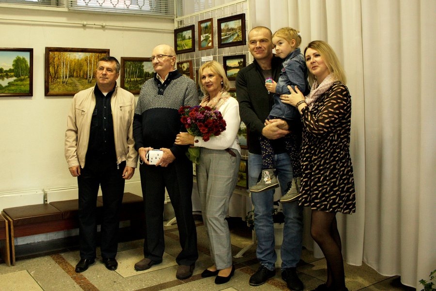 Музей имени Суворова приглашает посетить персональную выставку живописца из Кобринского района Виктора Байдовского