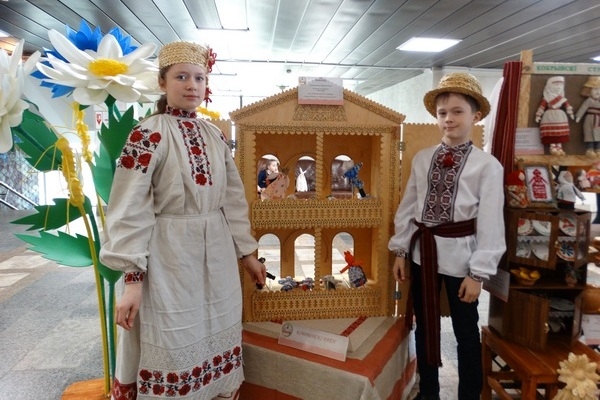 Точь в точь, как в старину — юные таланты Кобринщины представили местный фольклор на фестивале 