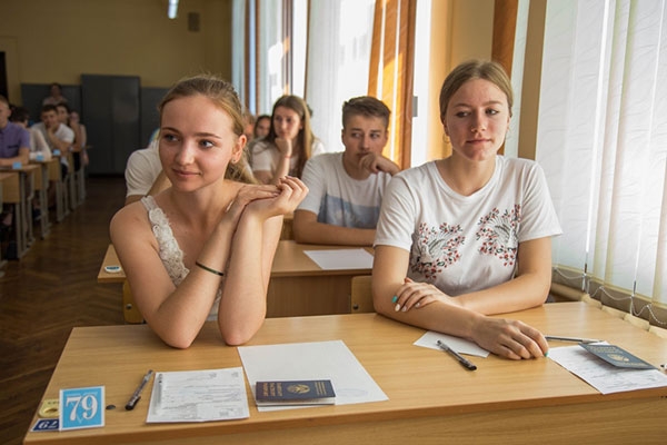 «Репетиторы отказываются от занятий». Эпидемия осложнила подготовку к ЦТ, до которого меньше двух месяцев