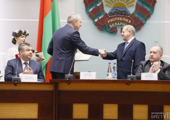 Бывший губернатор Анатолий Лис продолжит карьеру в дипломатической сфере