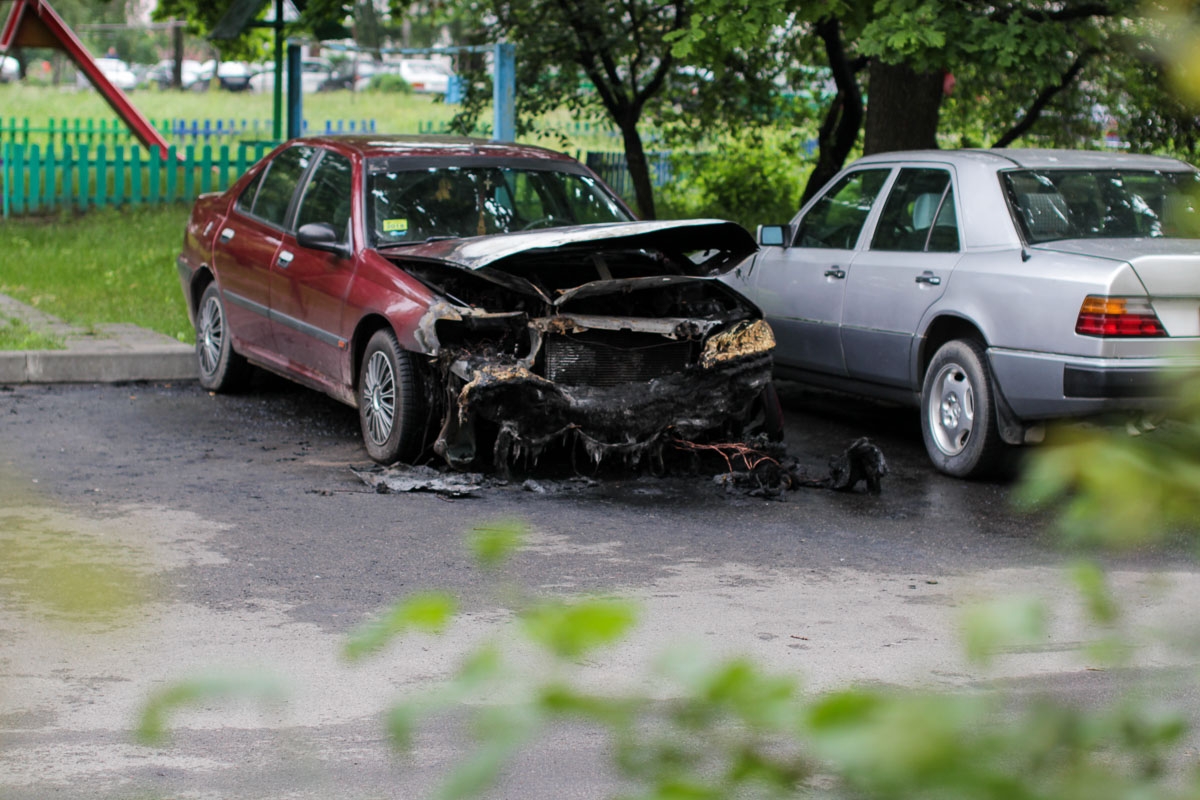 29 мая в Кобрине произошёл пожар в легковом автомобиле «Peugeot 406»
