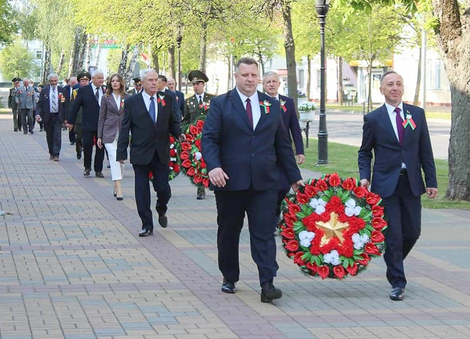 Торжественное возложение в Кобрине в честь 75-й годовщины Победы в Великой Отечественной войне