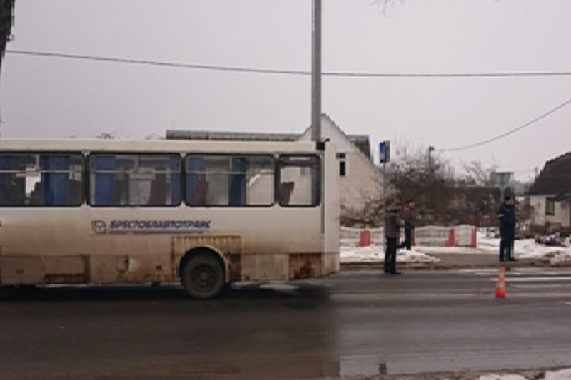 Водитель автобуса из Кобрина совершил наезд на 14-летнюю девочку в Жабинке. Ребёнок попал в реанимацию