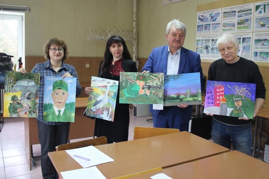 В Кобрине определены победители районного конкурса рисунка «С чего начинается Родина…»