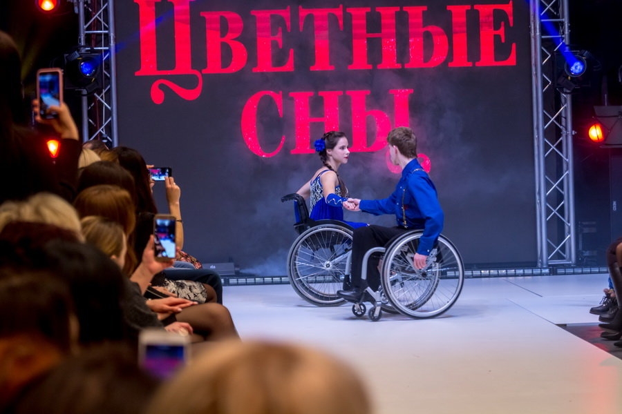 Модели кобринского дизайнера Марины Бонифатьевой демонстрировали на особенном показе мод 