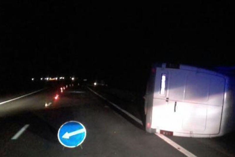 Бус двигался в Кобрин, выехал на встречку и врезался в легковушку под Дрогичином