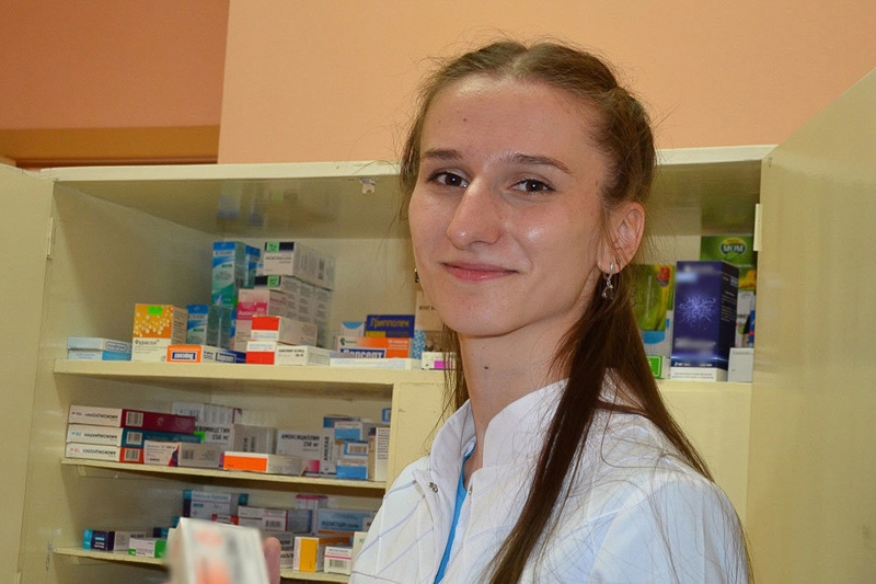 26‑летний сельский доктор Ольга Логвин лечит сразу четырнадцать деревень в Кобринском районе