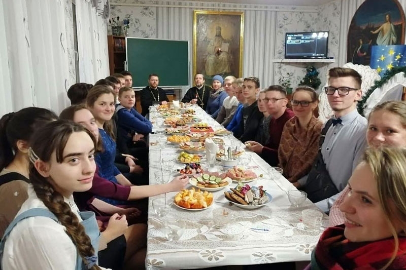 Кобринский кафедральный собор поздравляет с Рождеством: молодежный вечер и детский утренник