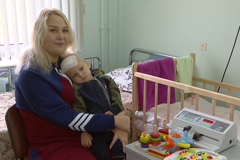 «Улыбаться начал, аппетит хороший». Как сейчас себя чувствует 1,5-годовалый мальчик из Кобрина, который отравился бледной поганкой