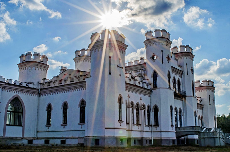 В Коссовском замке, на который только в 2019-м потратили $3 млн, до конца года откроют гостиницу, кафе и бар