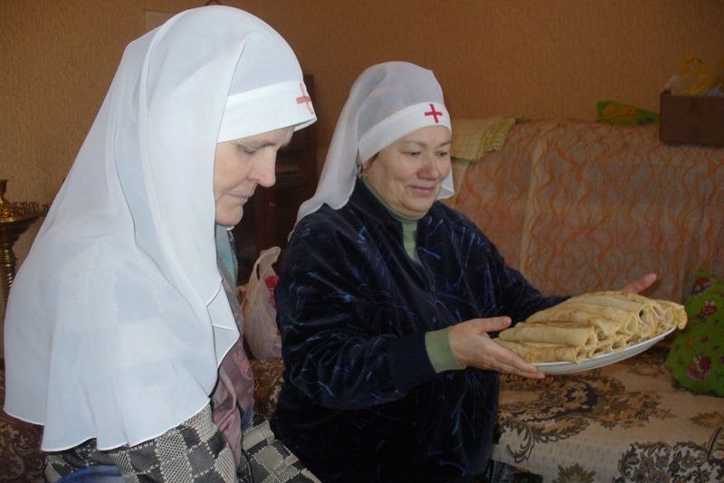 Накануне Масленицы прихожан кобринского собора Александра Невского угощали блинами