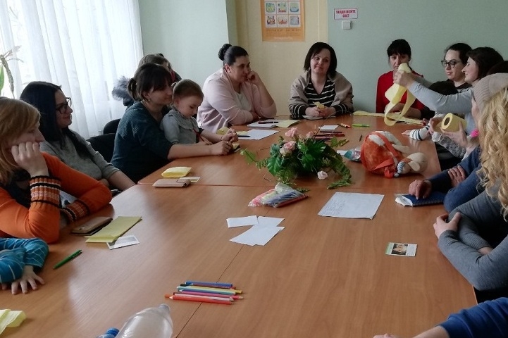 В Кобринском клубе «Успешные родители» обсуждали причины и последствия детской агрессии