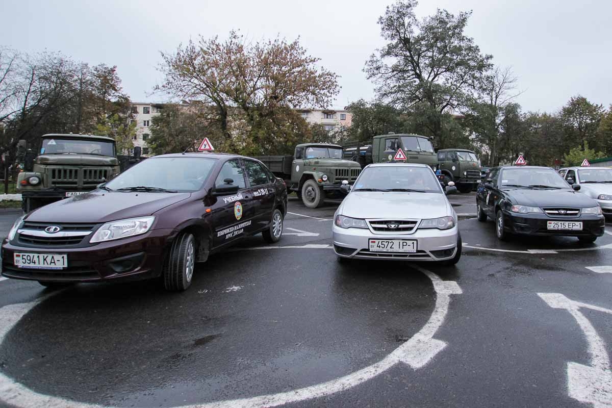 В Беларуси могут появиться отдельные права на автомобили с «автоматом»