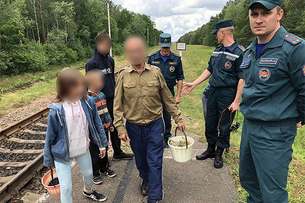 7 июля мужчина с четырьмя детьми заблудился в лесу близ поселка Мухавец. Как правильно собираться в лес?