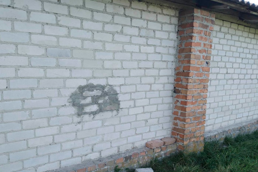 Двое жителей Кобринского района пытались украсть с территории предприятия более 240 кг комбикорма