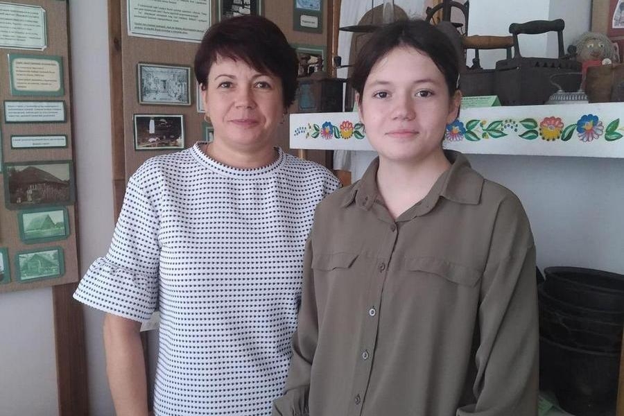 Зинович Анна из Остромичской СШ победила в районном конкурсе информационных стендов о малой родине