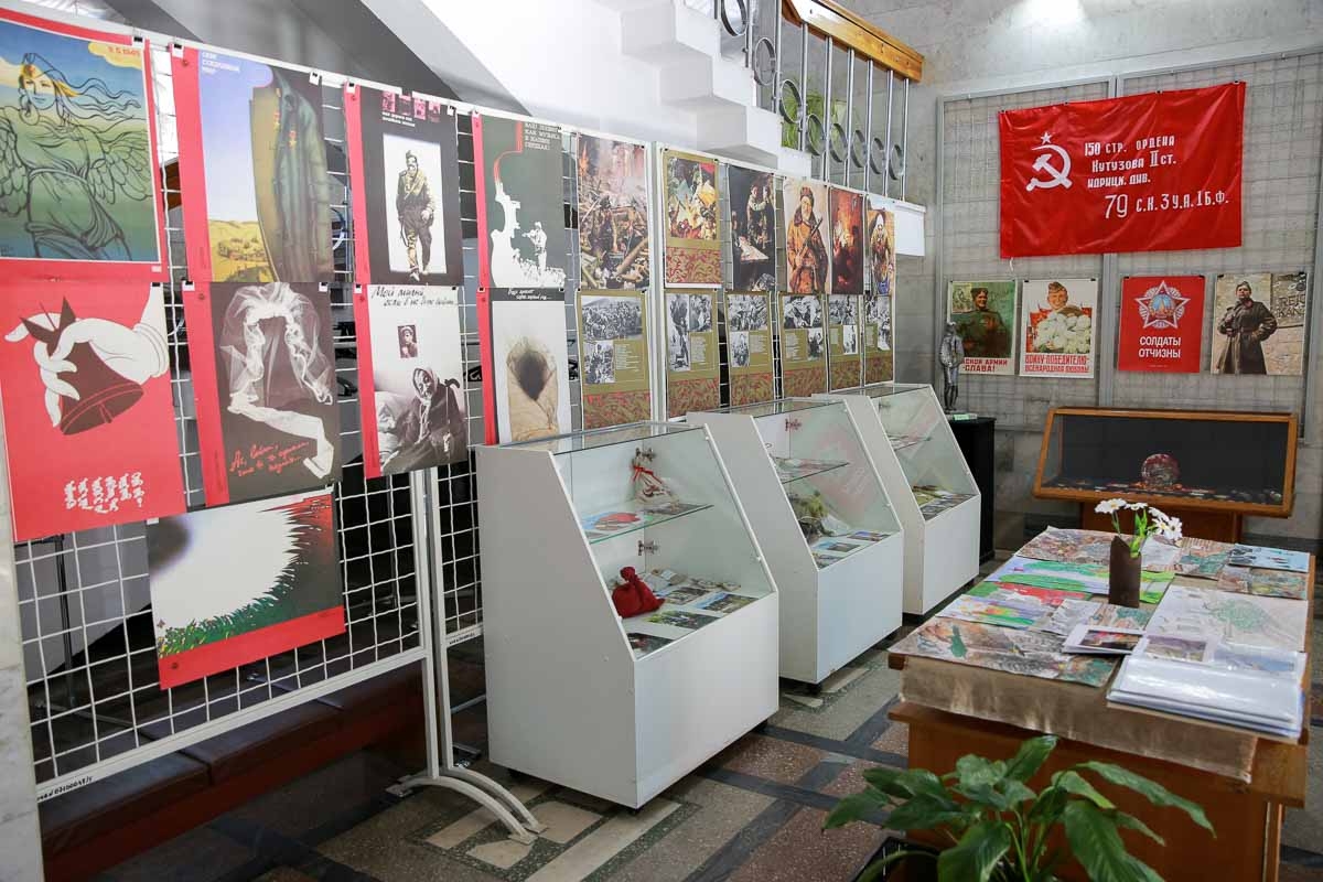 Накануне 75-летия Великой Победы в Кобринском музее имени А.В. Суворова открылась выставка «И помнит мир спасенный…»
