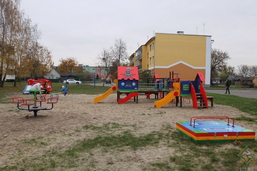 В агрогородке Дивин открылась имиджевая детская площадка в стиле МЧС