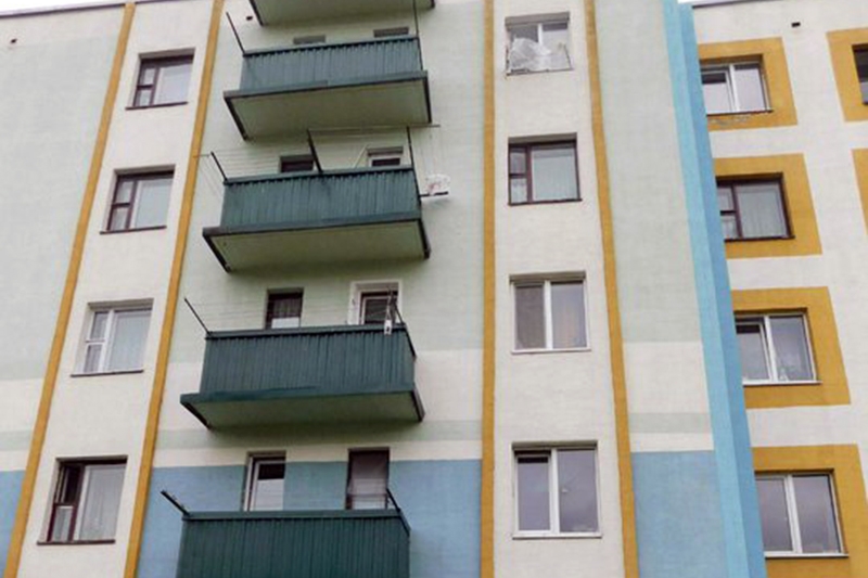 В Кобрине из окна многоэтажки выпал двухлетний ребенок: СК проводит проверку