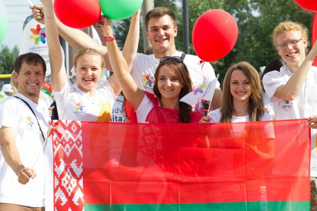 Віншаванне кіраўніцтва Кобрынскага раёна з Днём моладзі