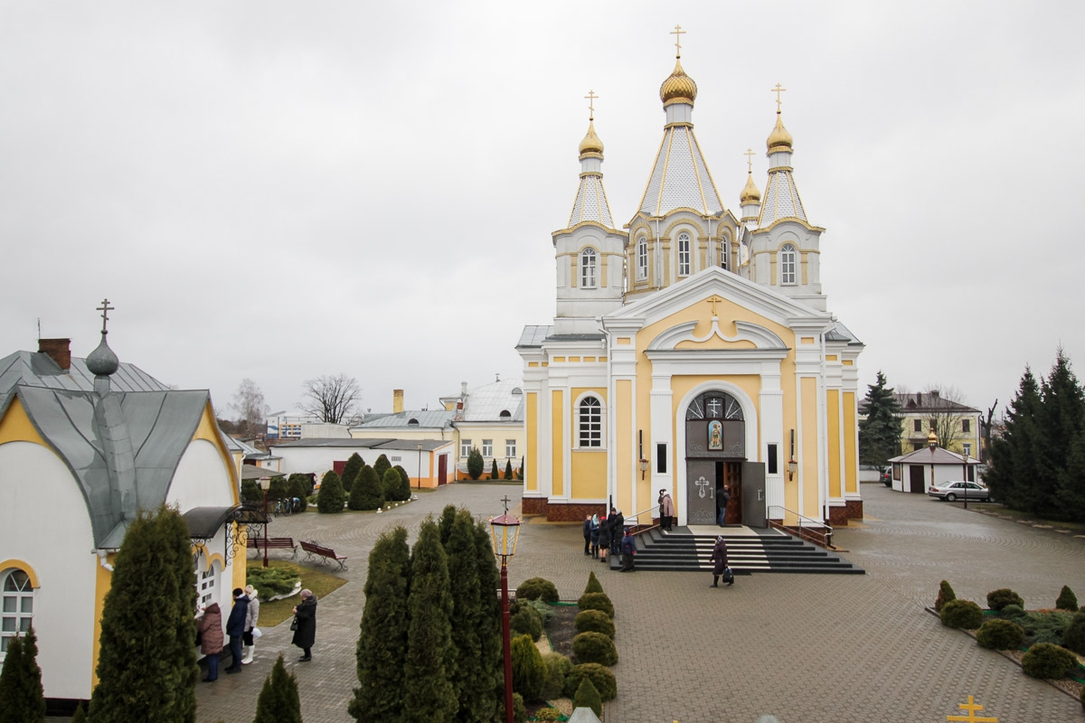 Православные верующие празднуют Прощеное воскресенье