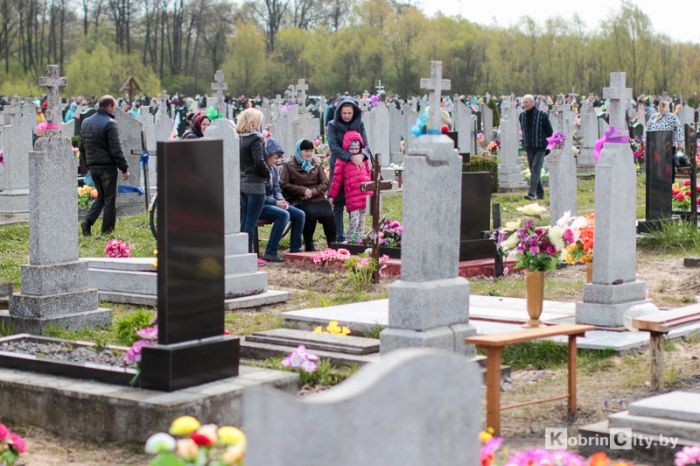 21 апреля православные верующие отмечают Радоницу — день поминовения усопших