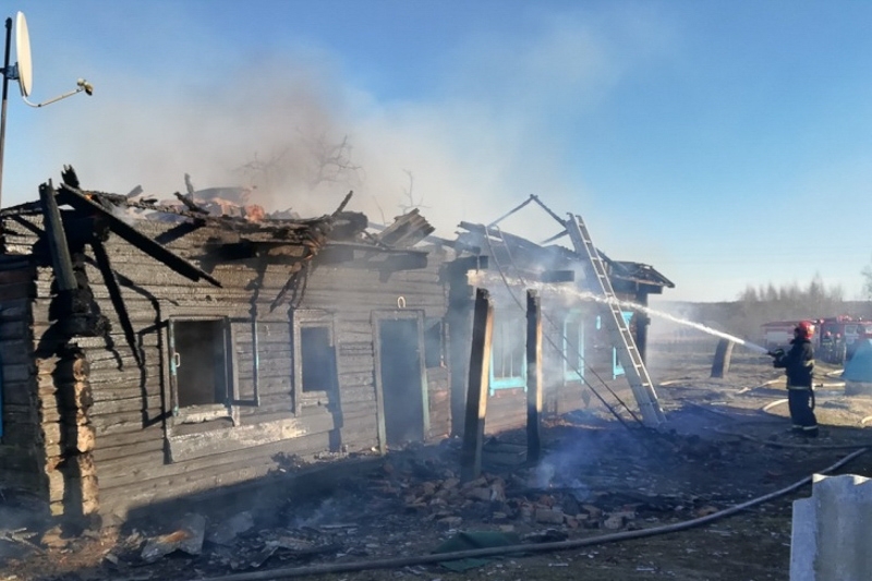 В Ганцевичском районе мужчина спас мать из горящего дома, вернулся за документами — и погиб