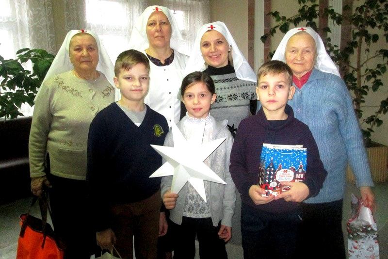 Акция «Доброе сердце» в Дивине: рождественские поздравления в больнице, детском доме, и средней школе
